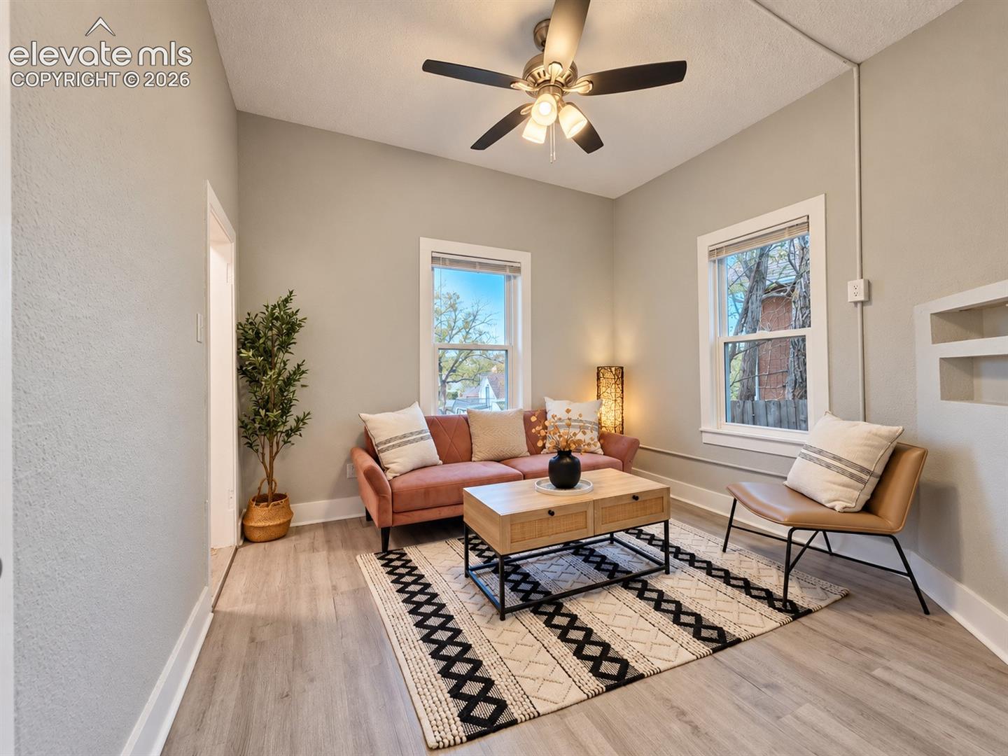 Listing photo 4 for 316 E 2nd Street