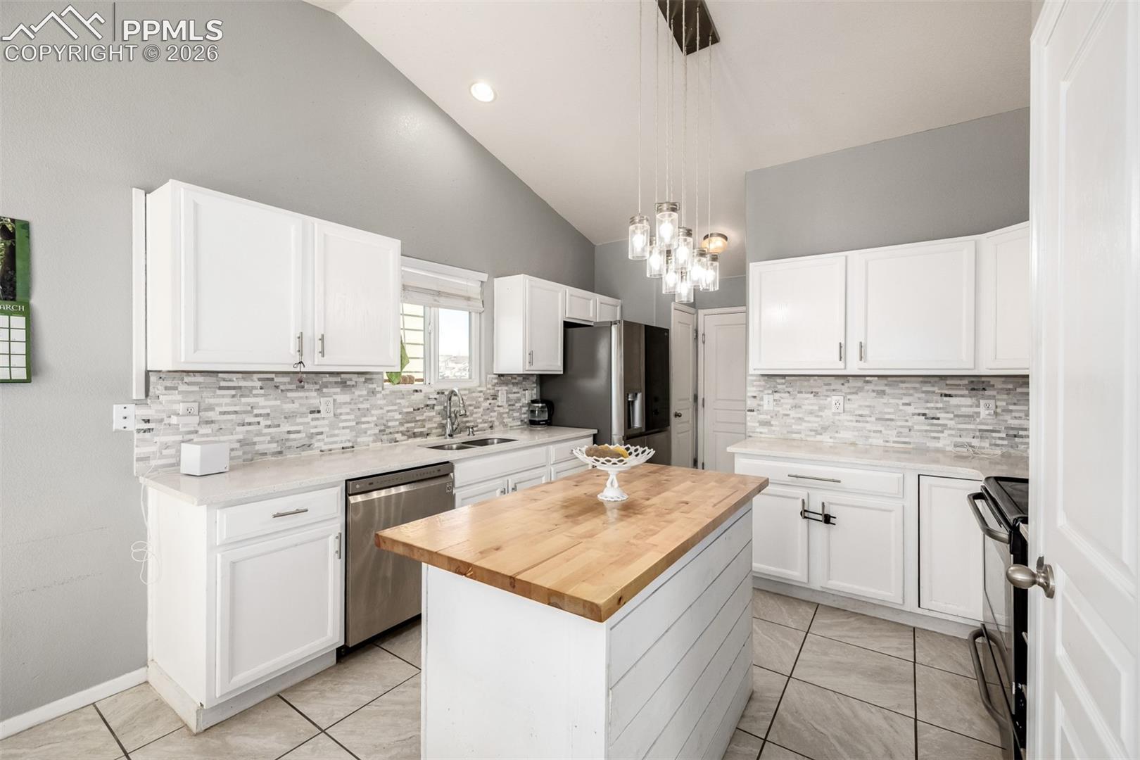 Listing photo 8 for 830 Winebrook Way