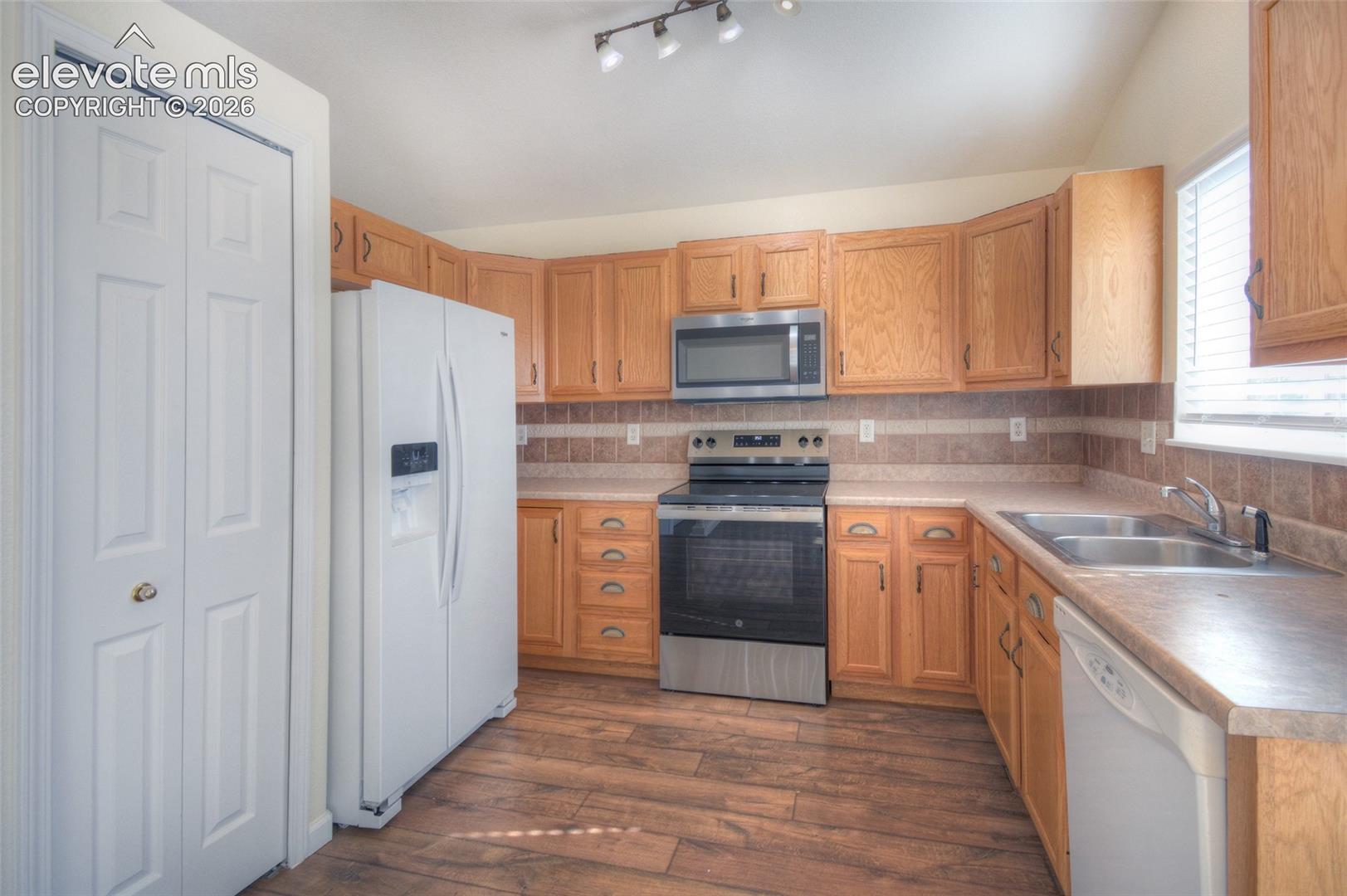 Listing photo 7 for 4820 Pathfinder Drive