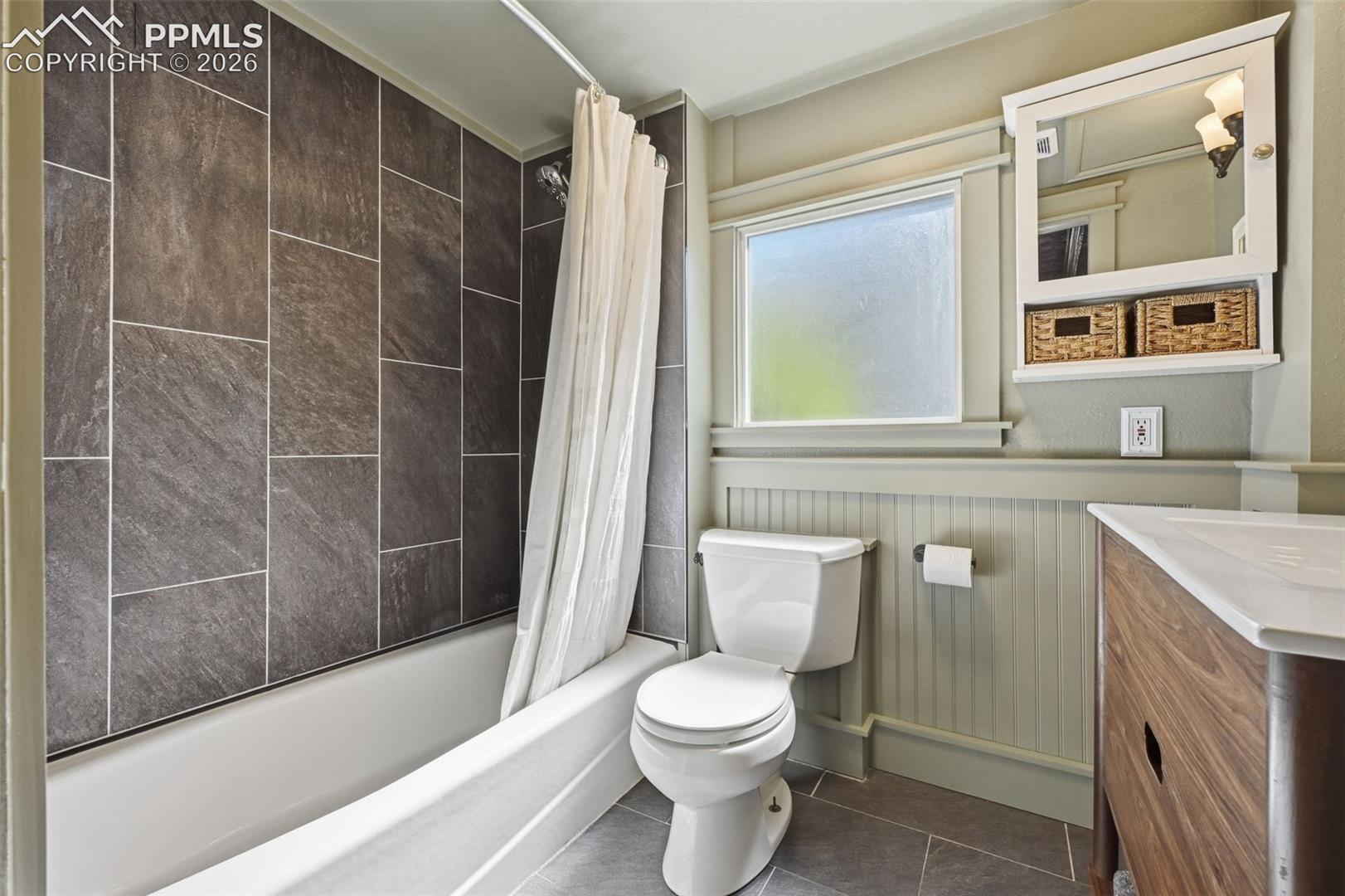 Listing photo 13 for 937 E Costilla Street