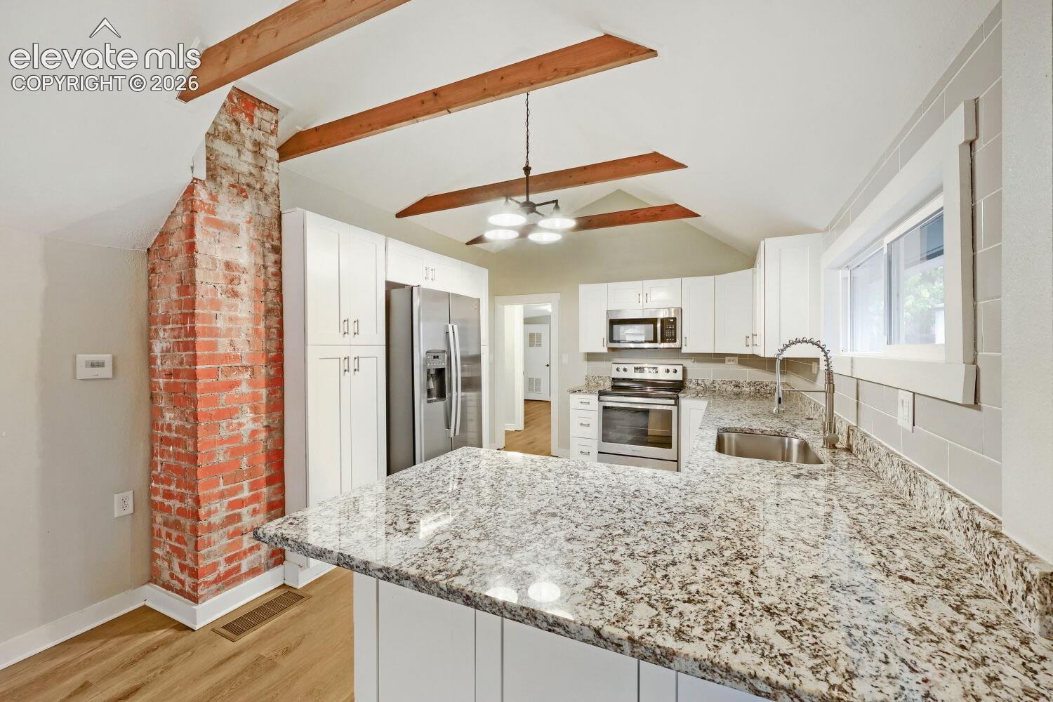 Listing photo 14 for 1112 2nd Street