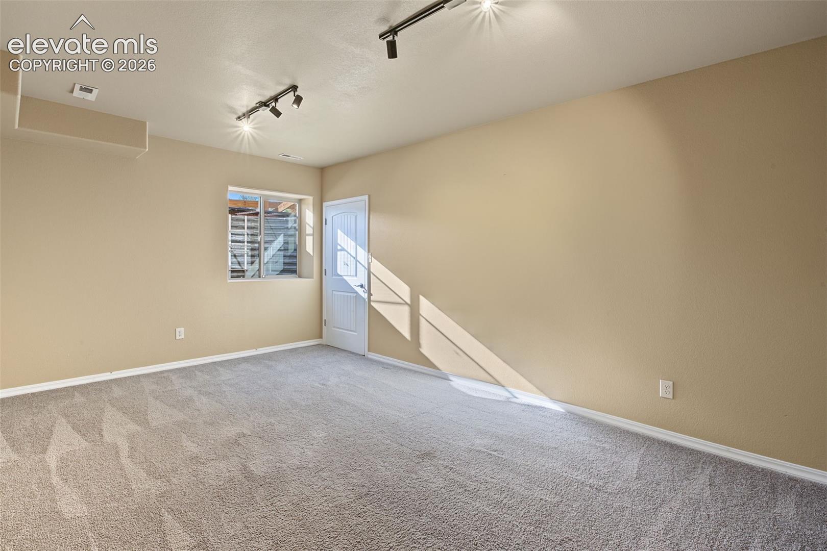 Listing photo 26 for 15621 Lake Mist Drive