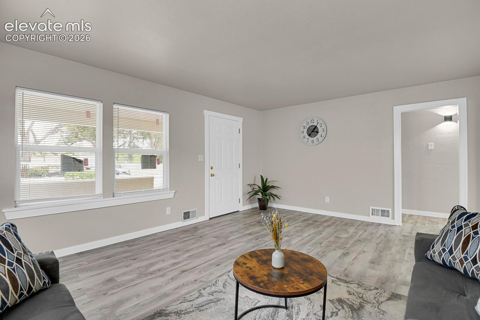 Listing photo 16 for 2614 Gunnison Street