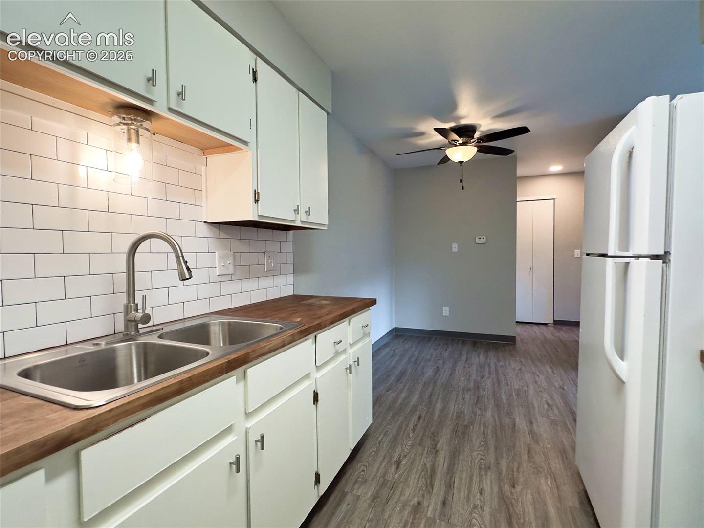 Listing photo 8 for 380 Paradise Circle A8