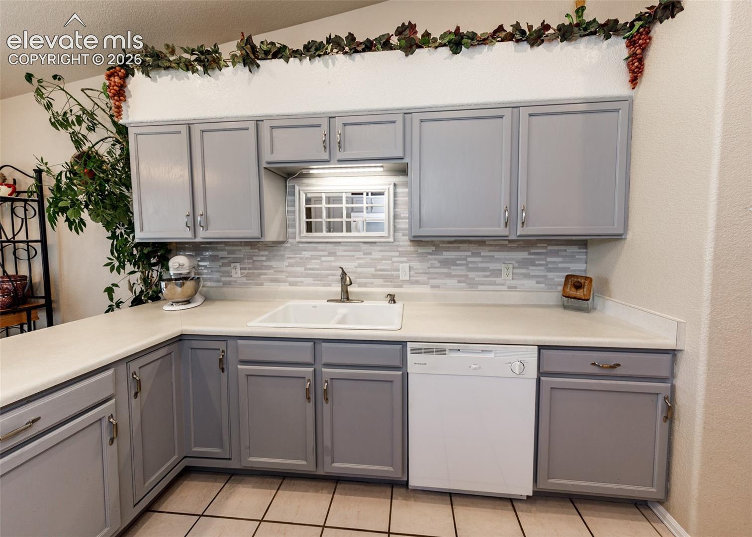 Listing photo 16 for 10 Nona Brooks Drive V