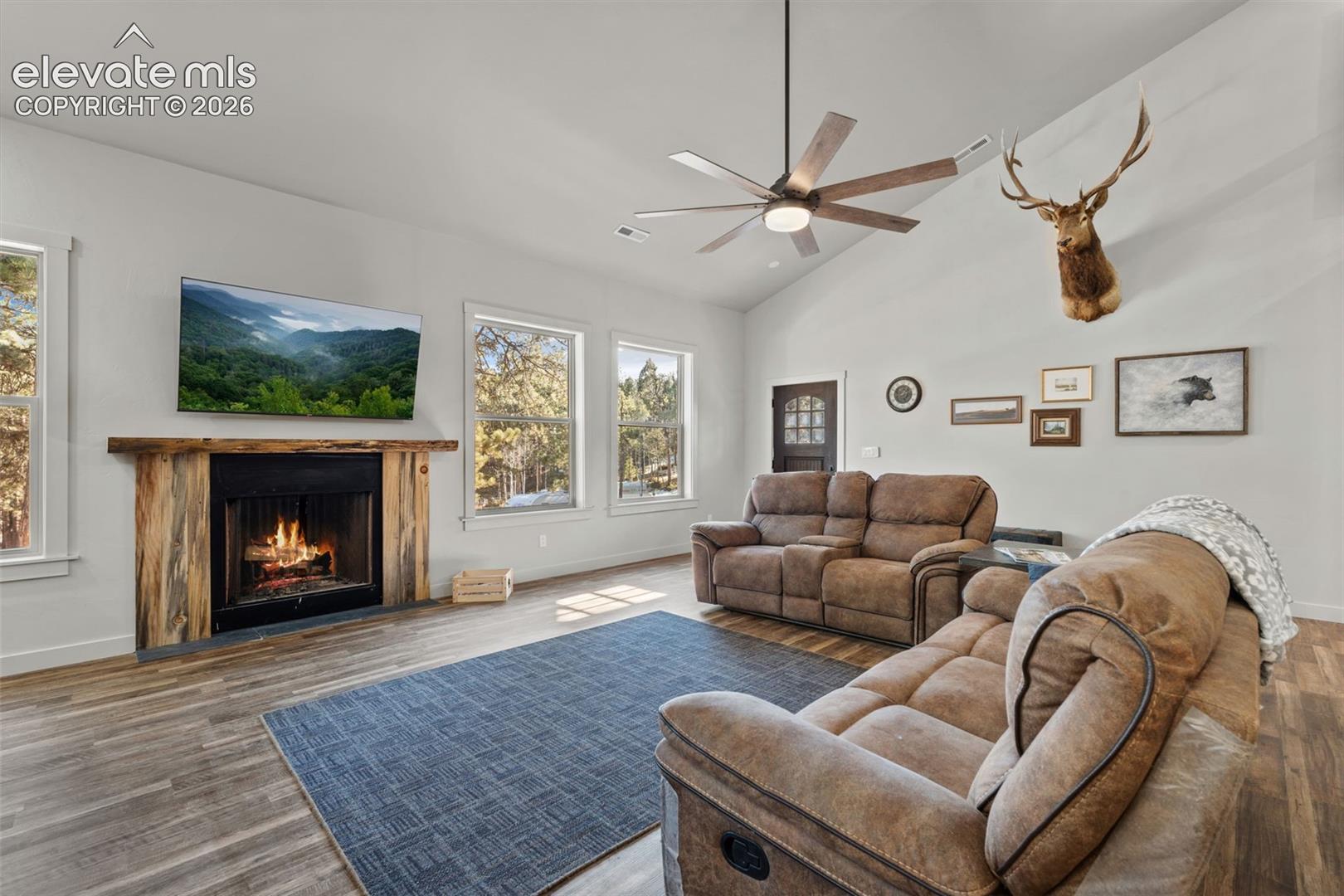 Listing photo 9 for 2270 Pikes Peak Drive