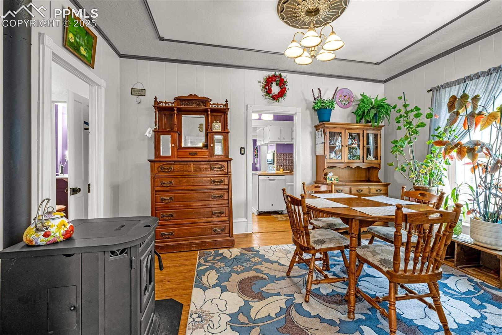 Listing photo 8 for 137 W Eaton Avenue
