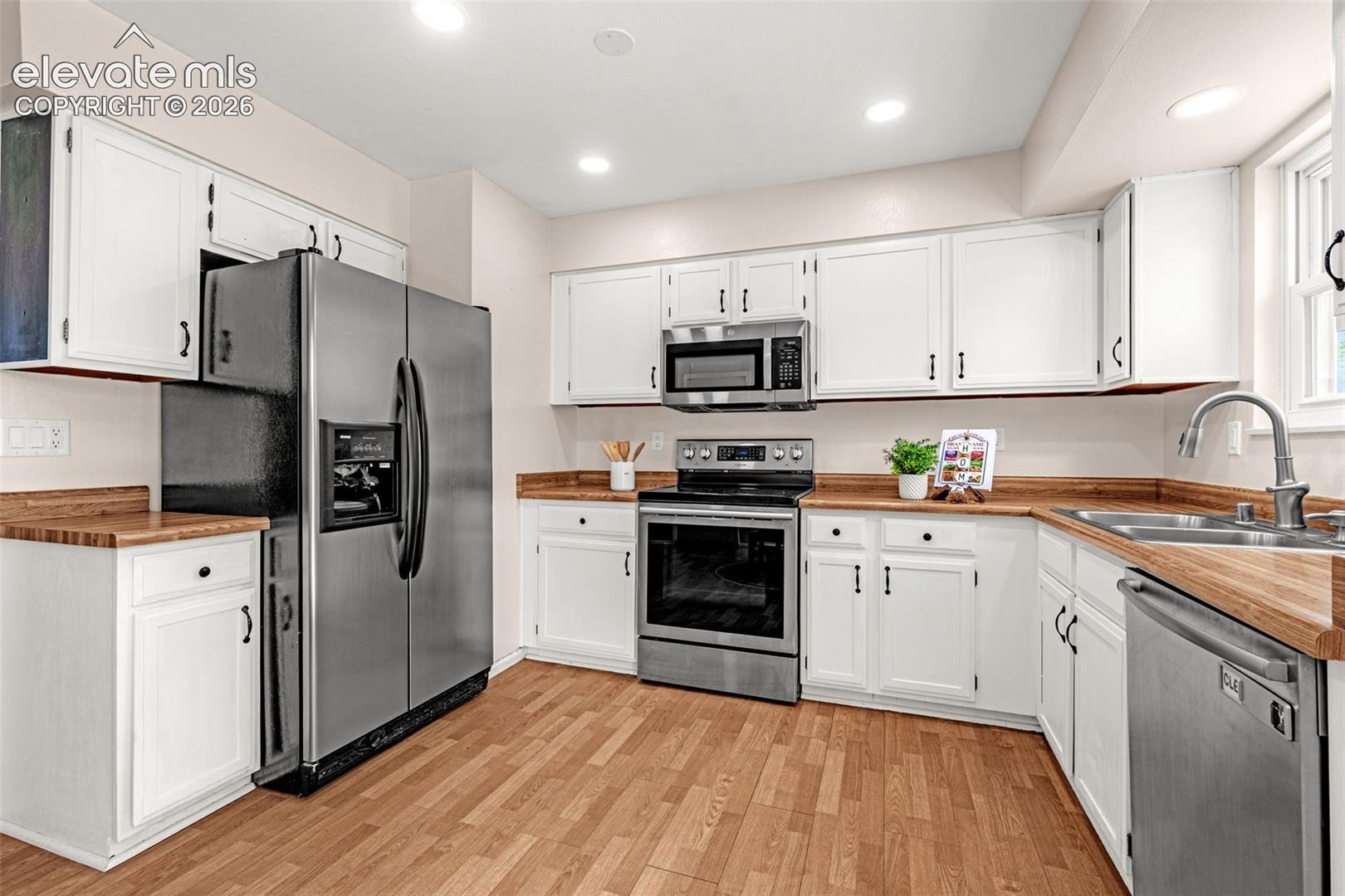 Listing photo 11 for 6805 Parkridge Court