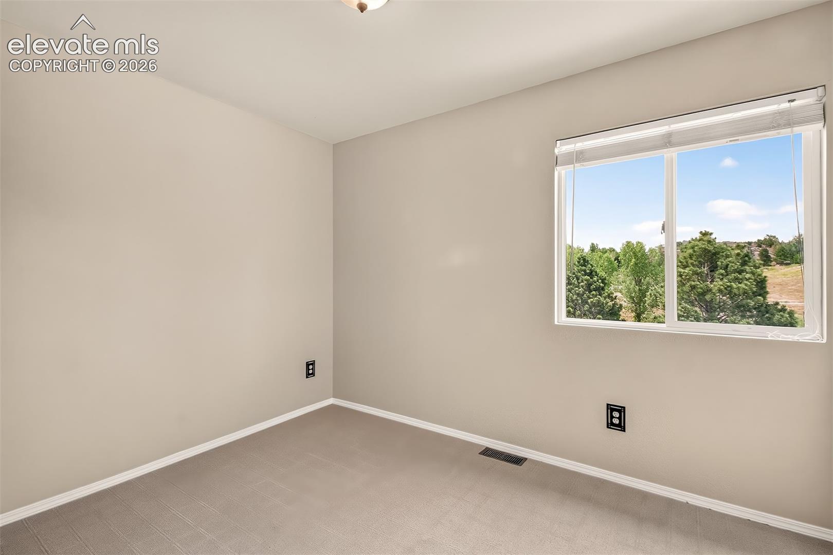 Listing photo 30 for 1136 Lawn Lake Trail
