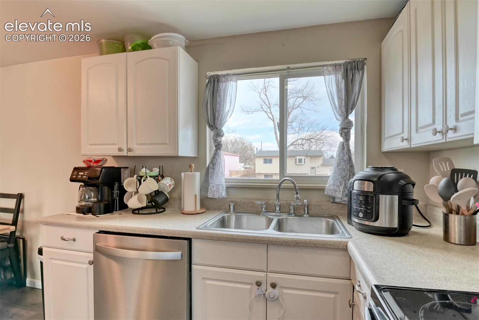 Listing photo 11 for 1530 Leigh Lane