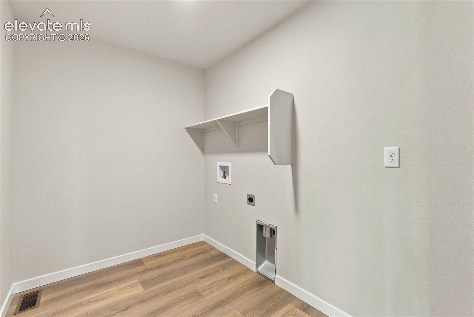 Listing photo 8 for 13586 Crooked Hill Drive