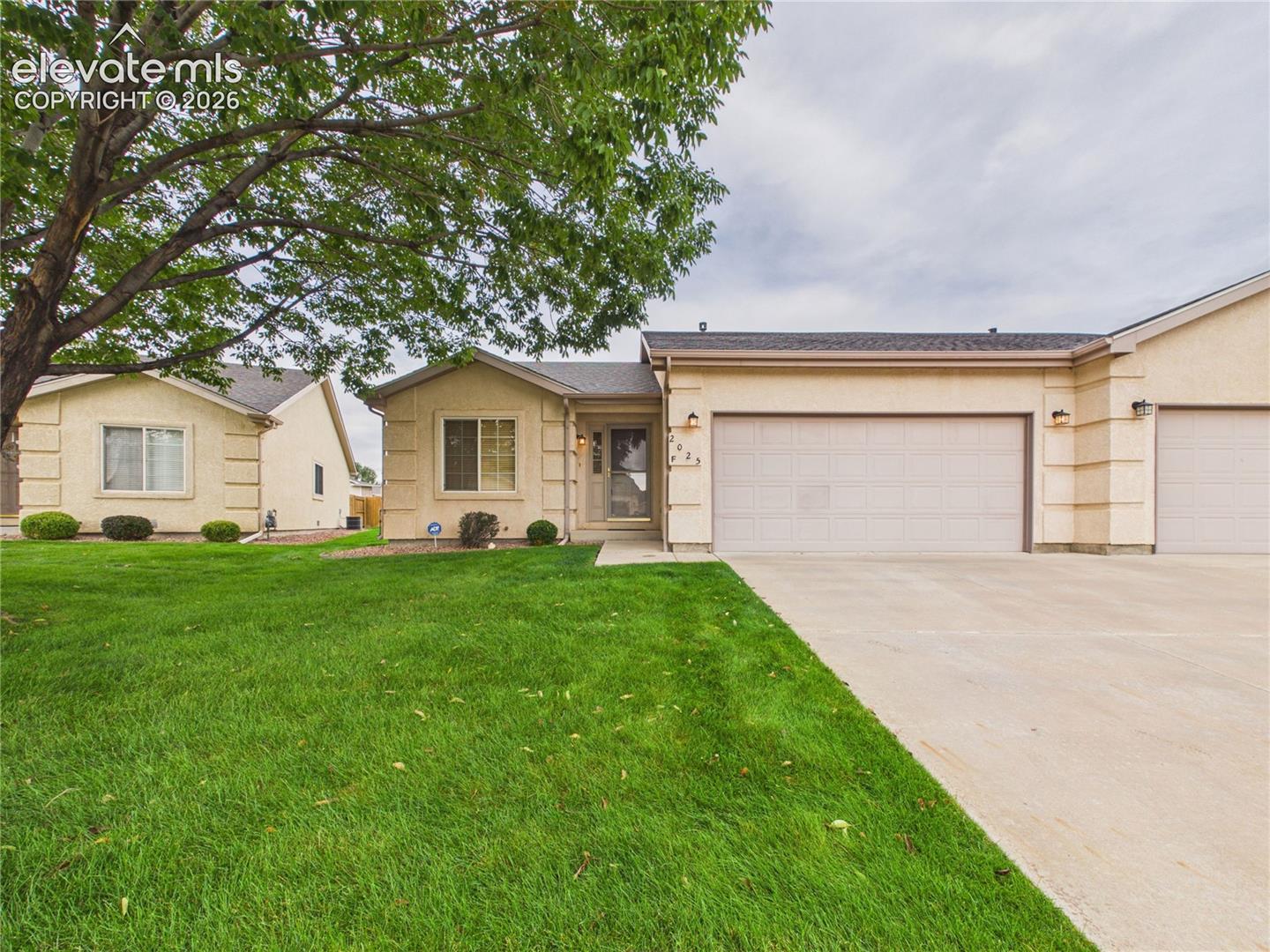 Listing photo 2 for 2025 Kingsroyal Boulevard F