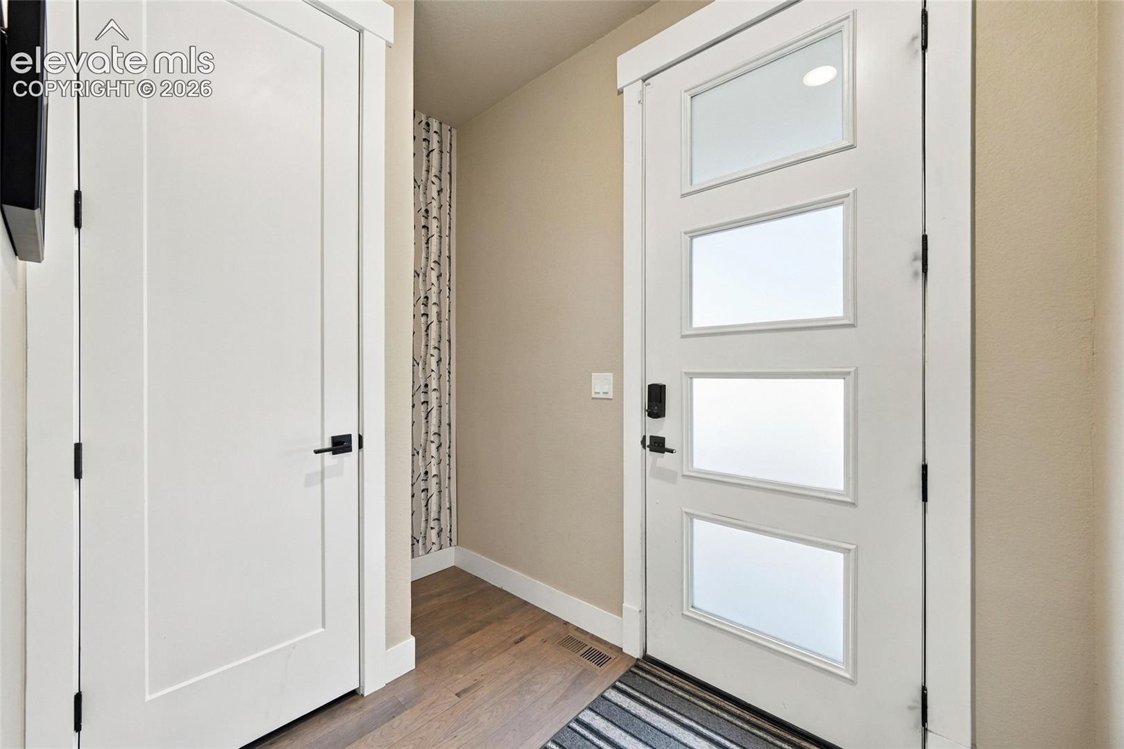 Listing photo 11 for 1319 W Colorado Avenue