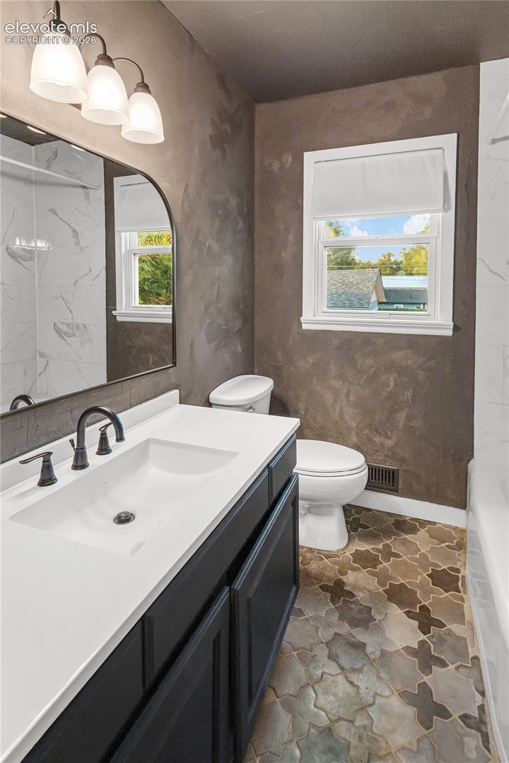 Listing photo 9 for 1220 E Fountain Boulevard