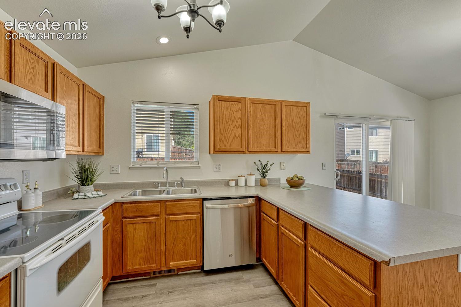 Listing photo 4 for 1120 Lords Hill Drive