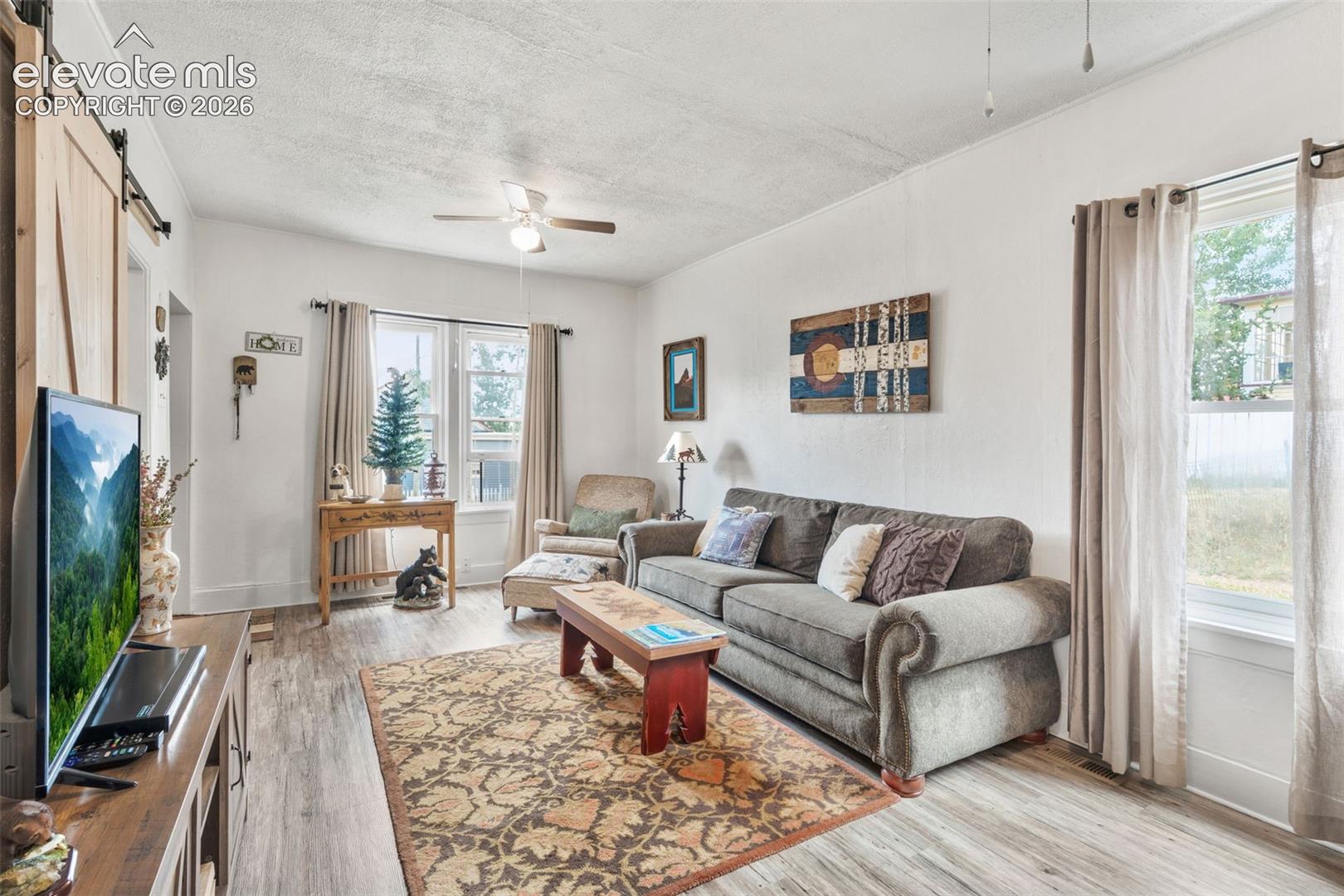 Listing photo 7 for 331 E Golden Avenue