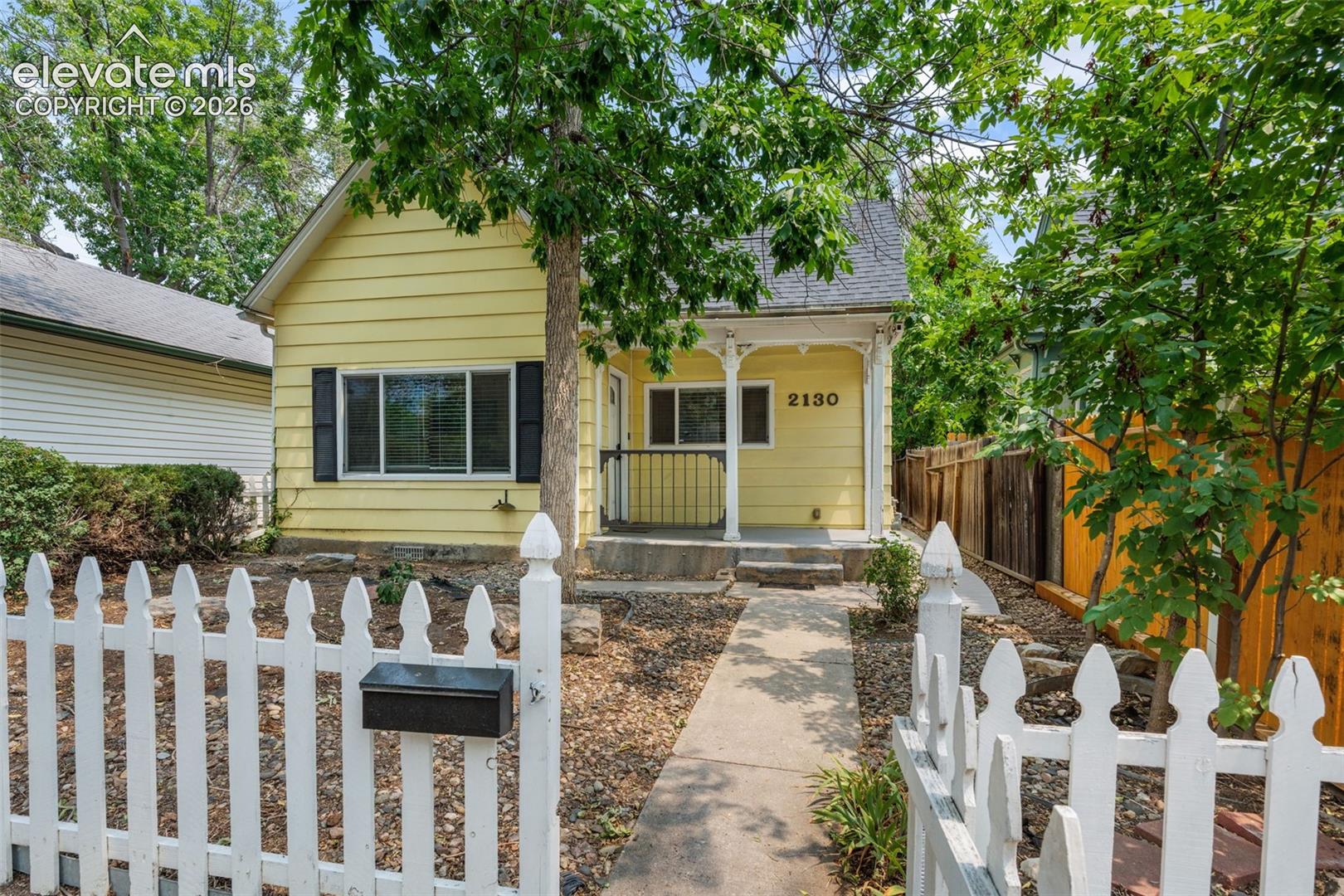 Listing photo 4 for 2130 W Kiowa Street