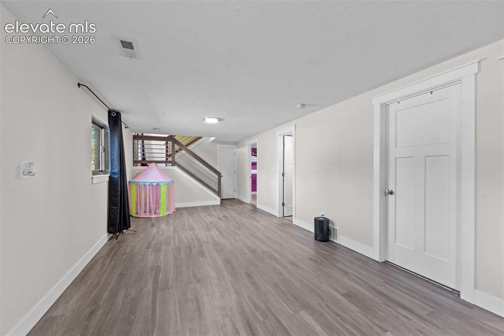 Listing photo 13 for 7503 Fortman Avenue