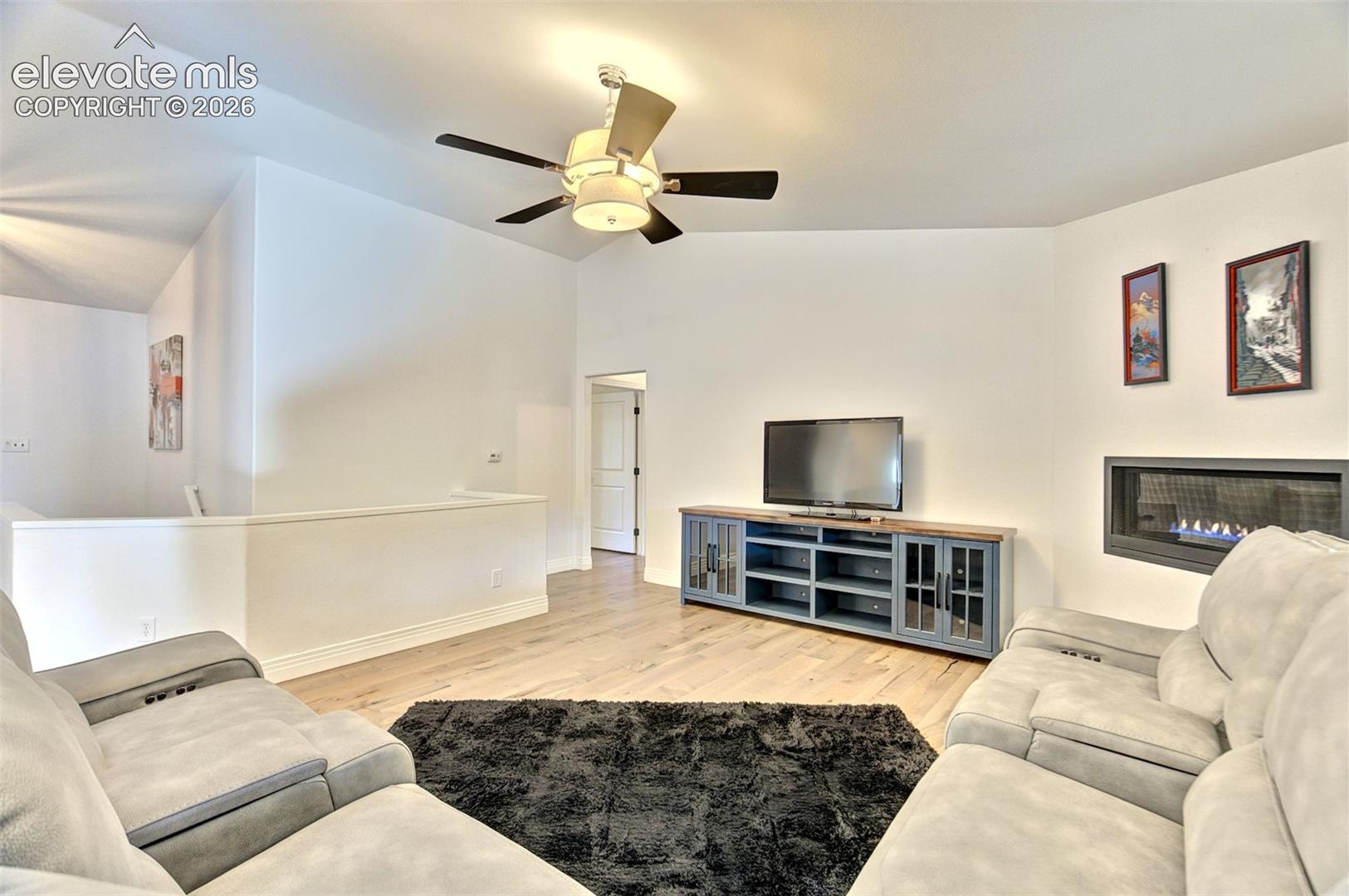 Listing photo 7 for 1825 Parkview Boulevard