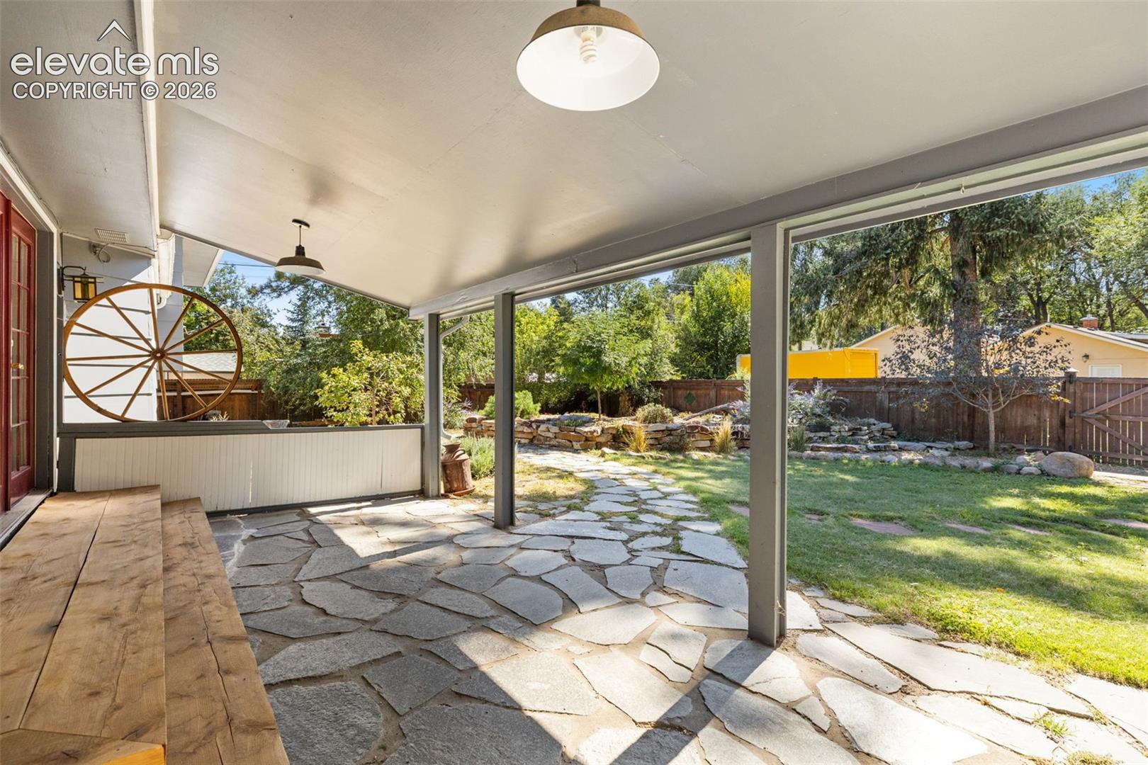 Listing photo 24 for 509 W Cheyenne Road
