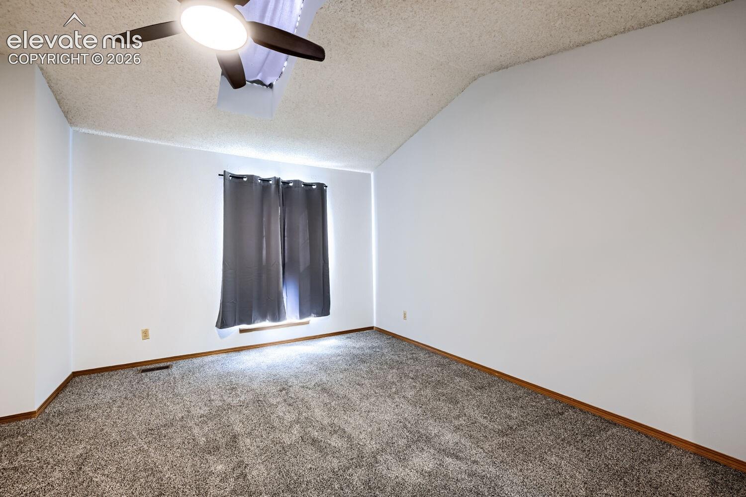 Listing photo 11 for 3515 Queen Anne Way