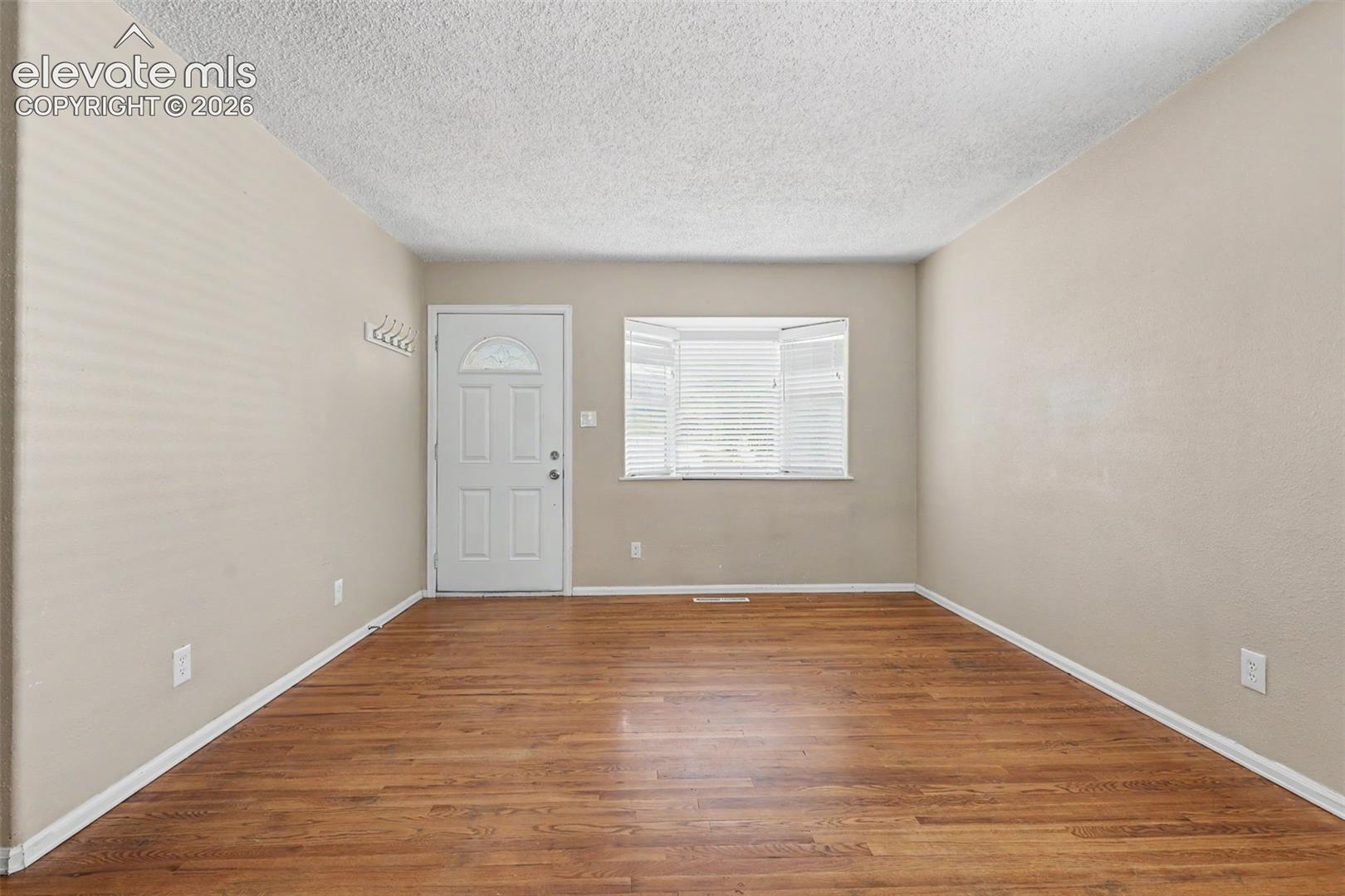 Listing photo 9 for 105 Linden Drive