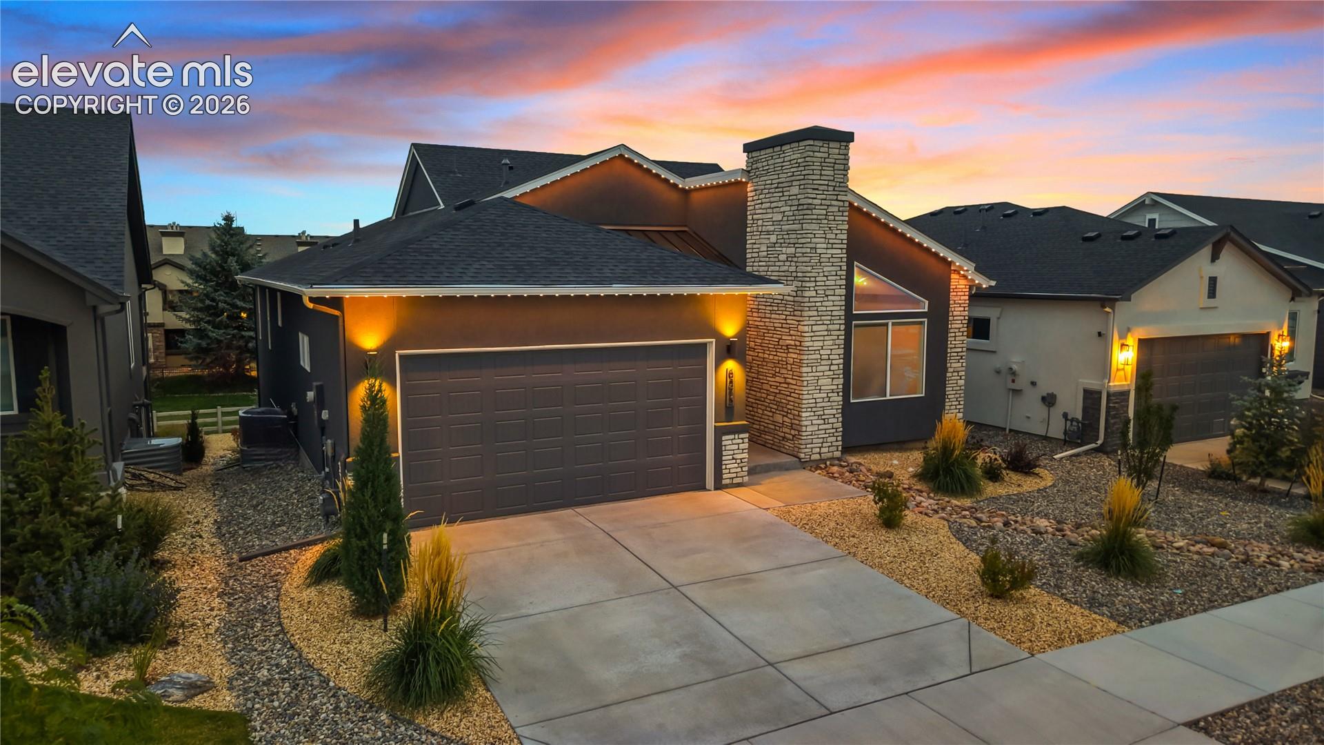 Listing photo 4 for 6575 Vistancia Avenue