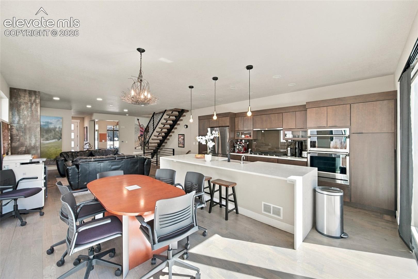 Listing photo 8 for 1319 W Colorado Avenue