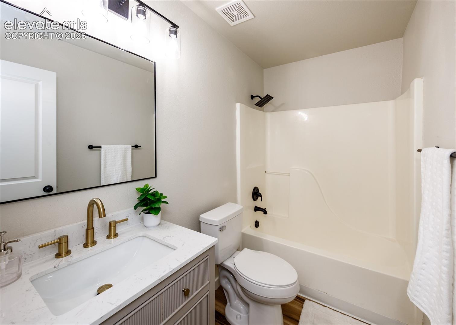 Listing photo 14 for 2906 Winnipeg Street