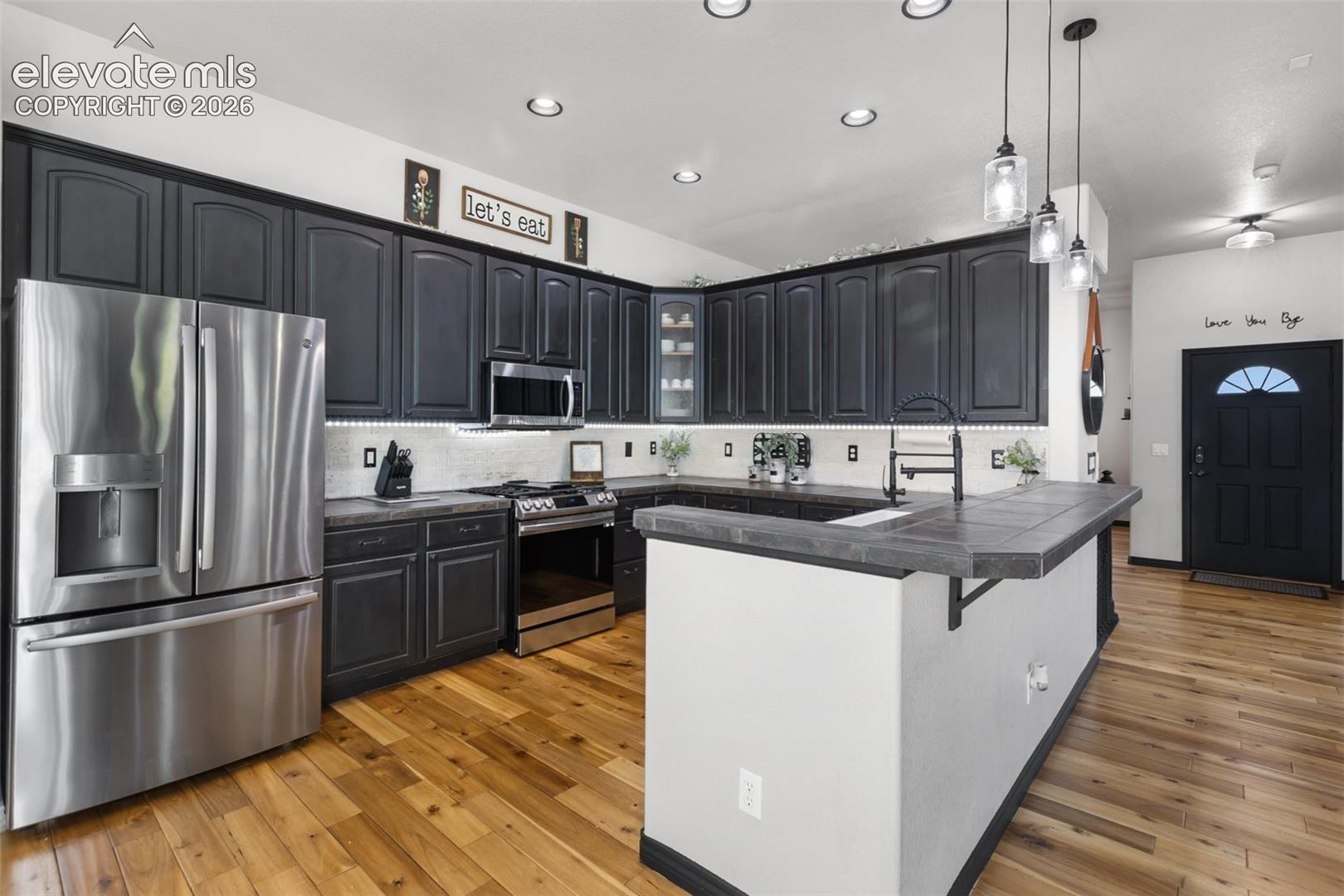 Listing photo 5 for 10388 Mt. Wilson Place