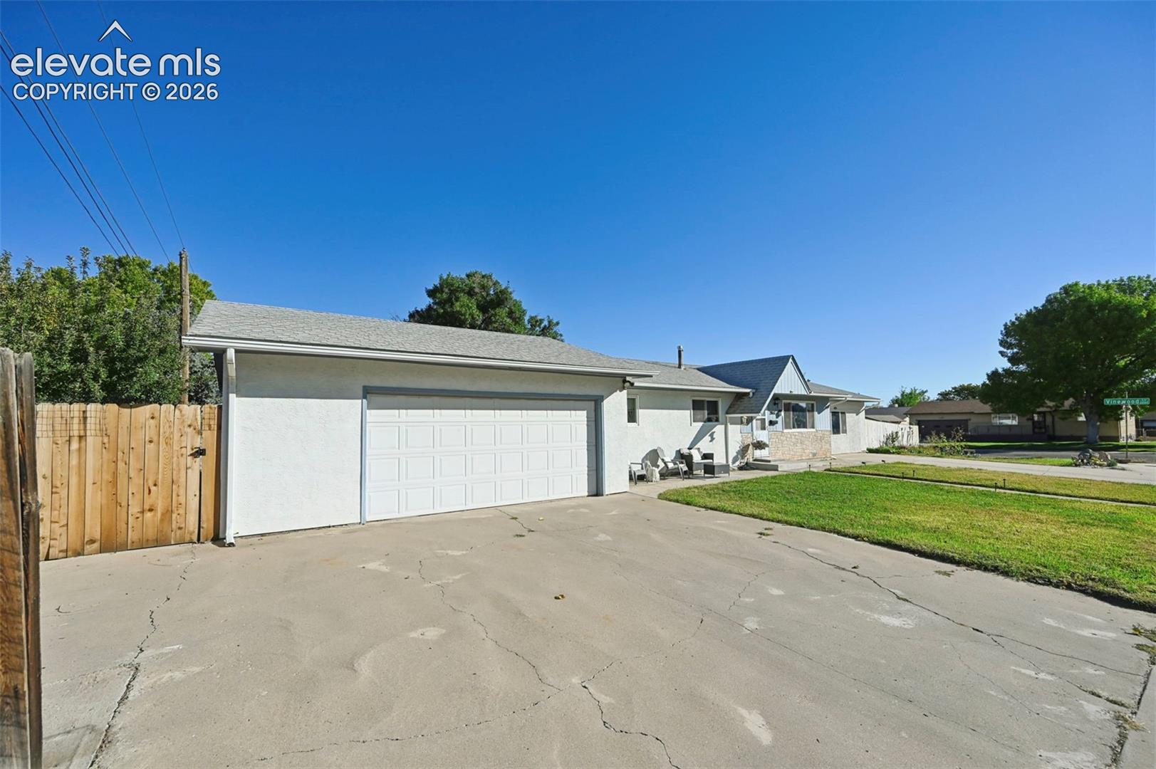 Listing photo 28 for 2041 Vinewood Lane