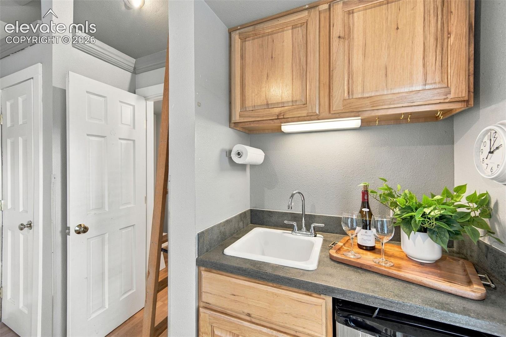 Listing photo 23 for 619 N Cedar Street