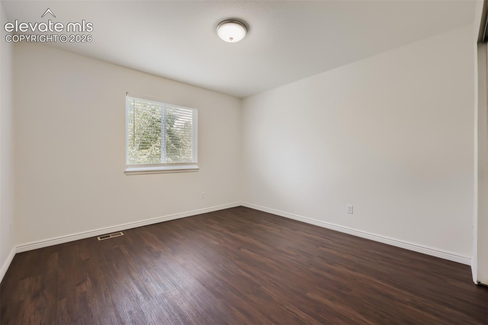 Listing photo 12 for 2496 Sierra Springs Drive