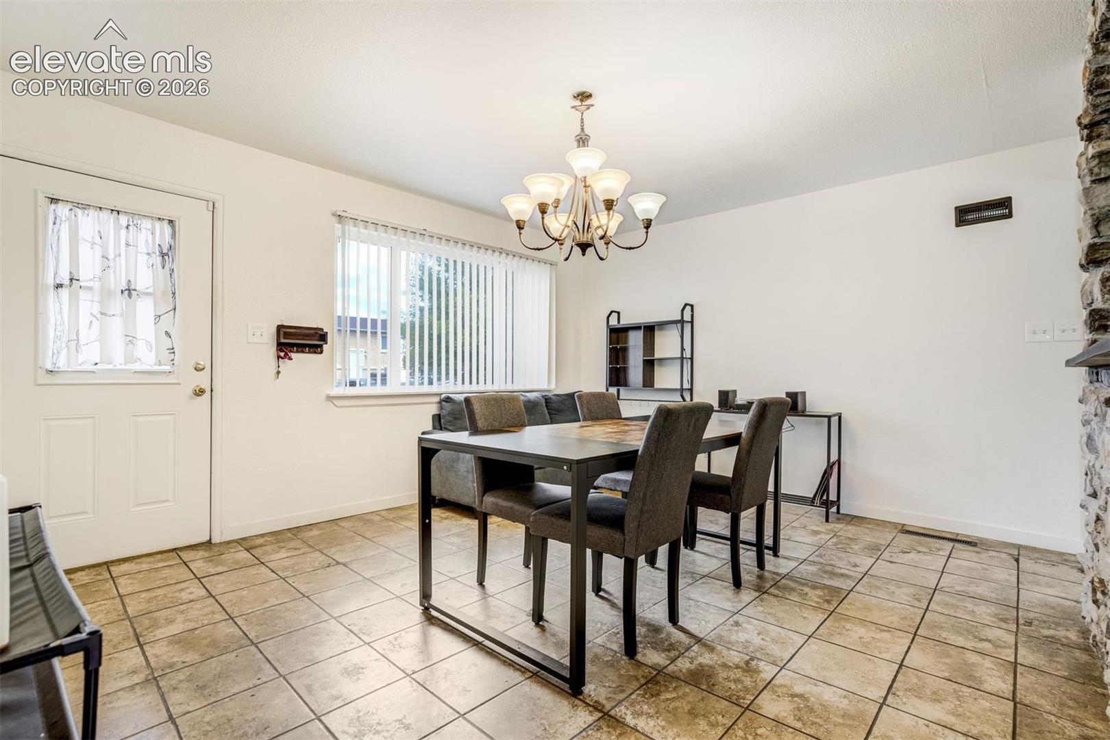 Listing photo 3 for 3415 Bridgewood Lane
