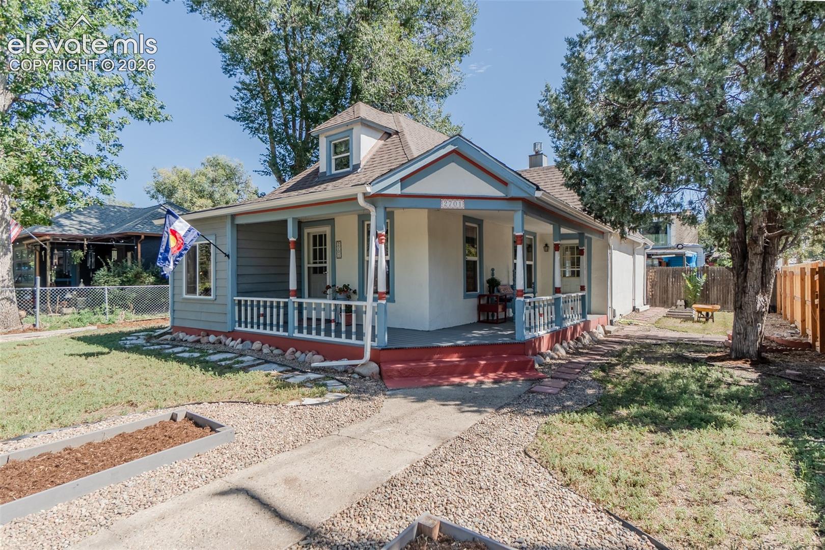 Listing photo 4 for 2701 Wood Avenue