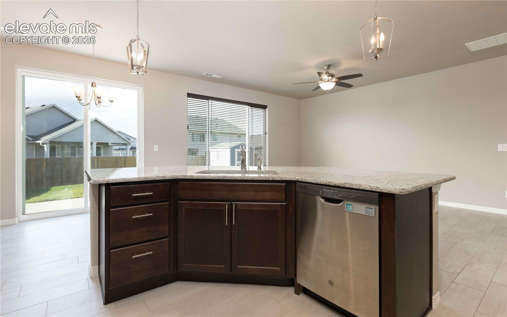 Listing photo 15 for 7684 Peachleaf Drive