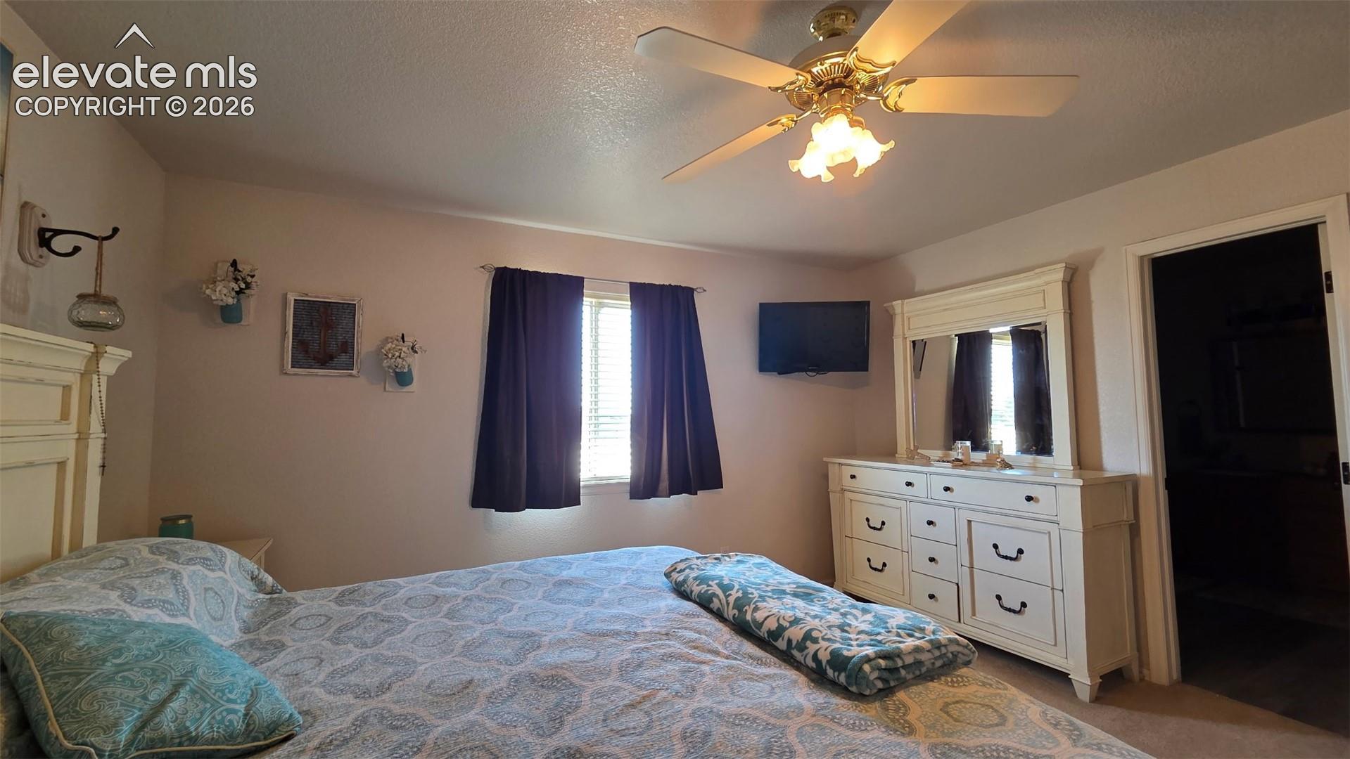 Listing photo 10 for 480 S Tejon Avenue