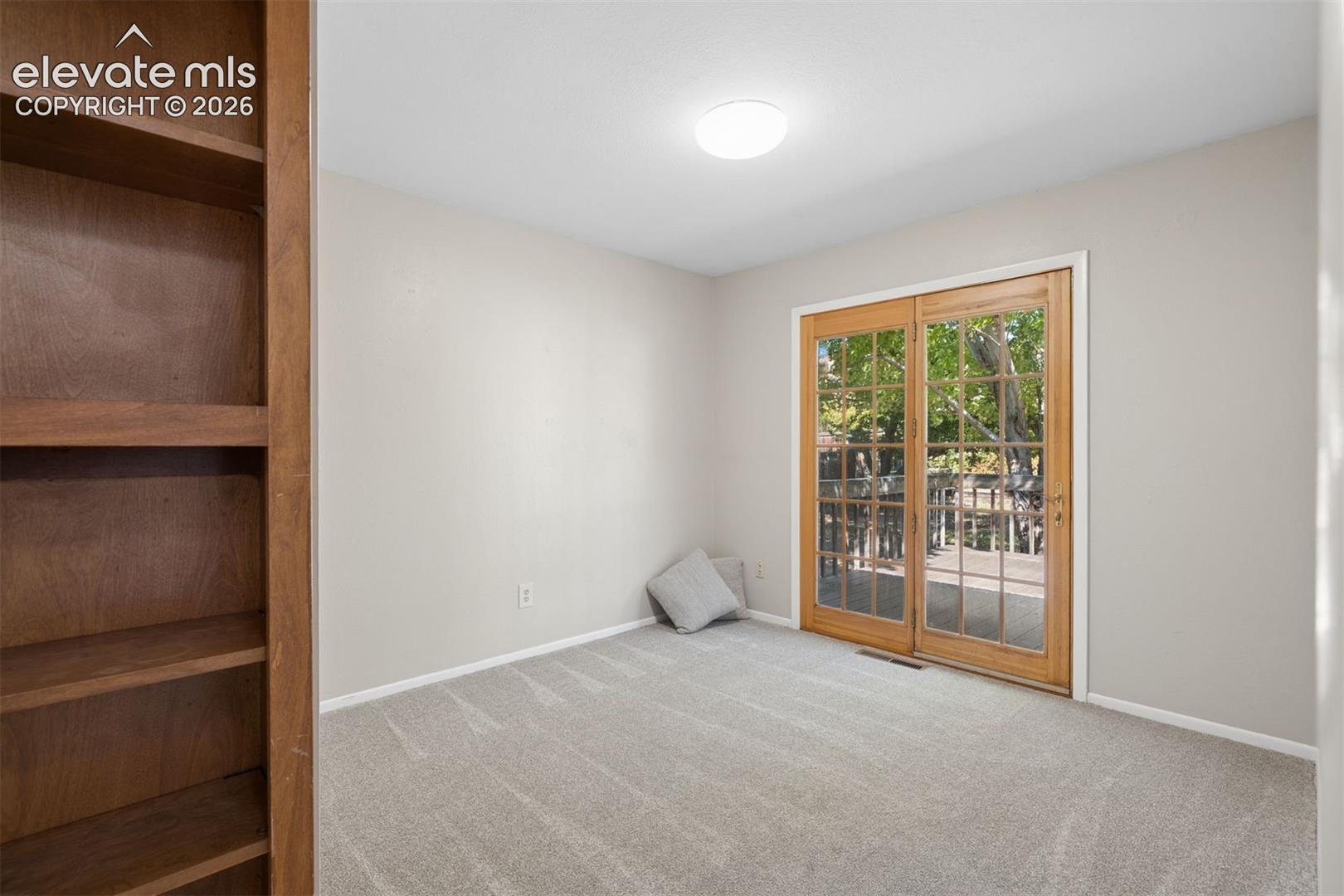 Listing photo 17 for 408 Elmwood Drive