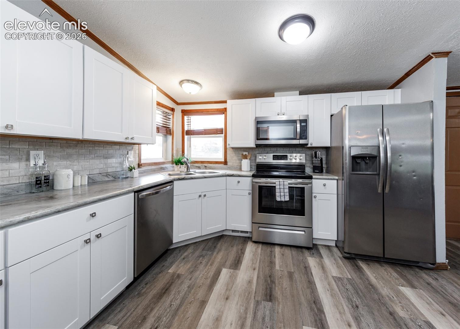 Listing photo 12 for 405 3rd Street