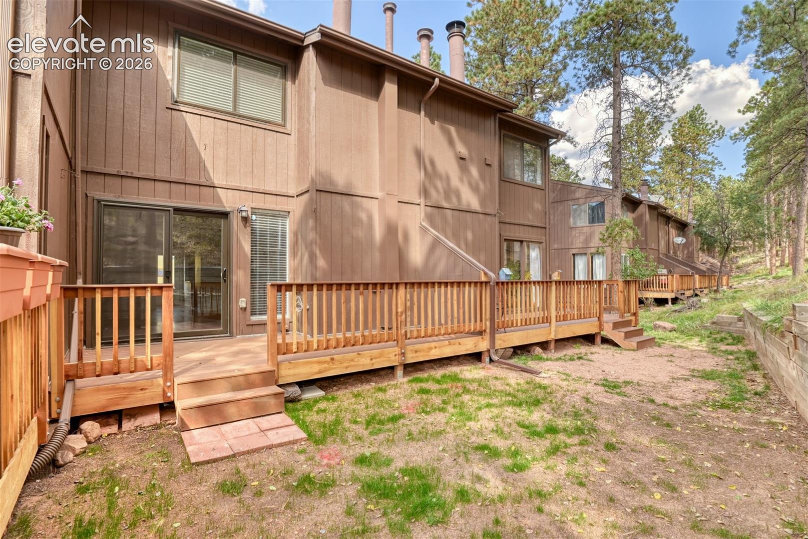 Listing photo 6 for 590 Manor Court B