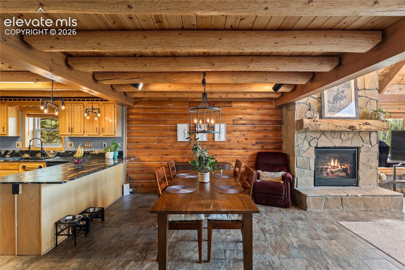 Listing photo 4 for 102 Douglas Fir Lane