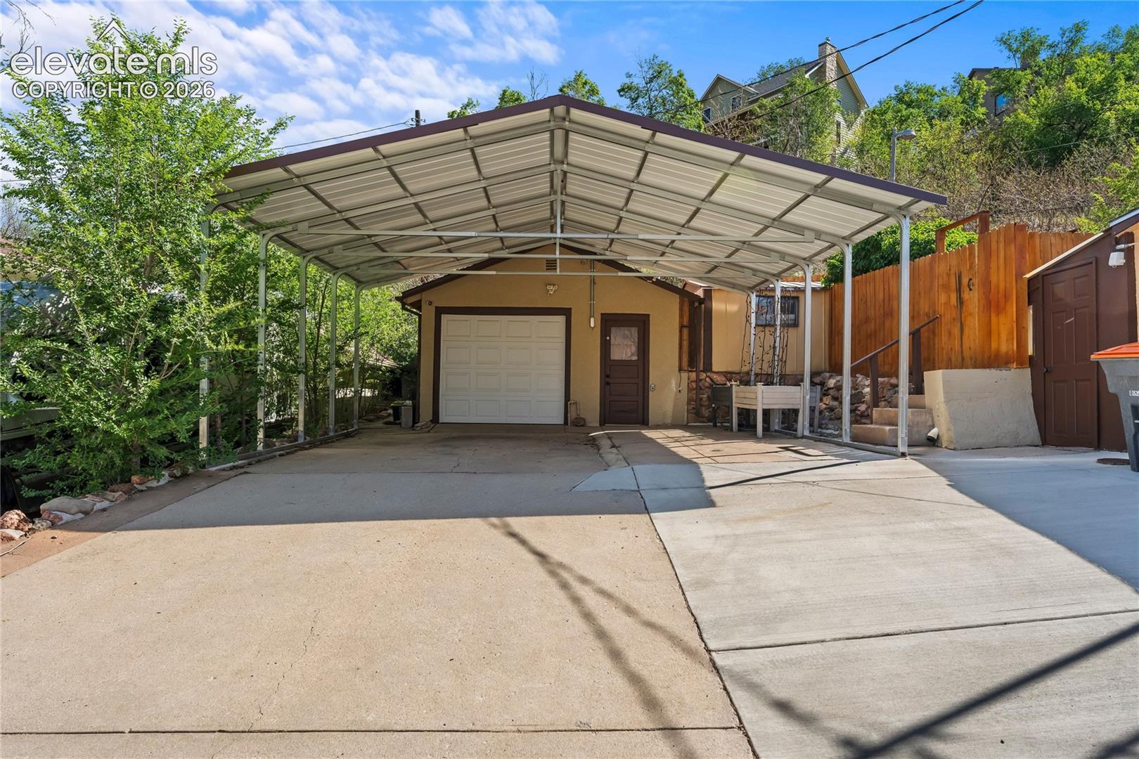 Listing photo 40 for 2706 W Pikes Peak Avenue