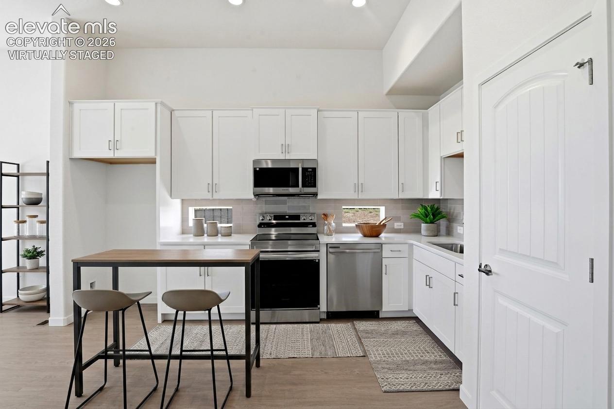 Listing photo 12 for 8039 School House Drive