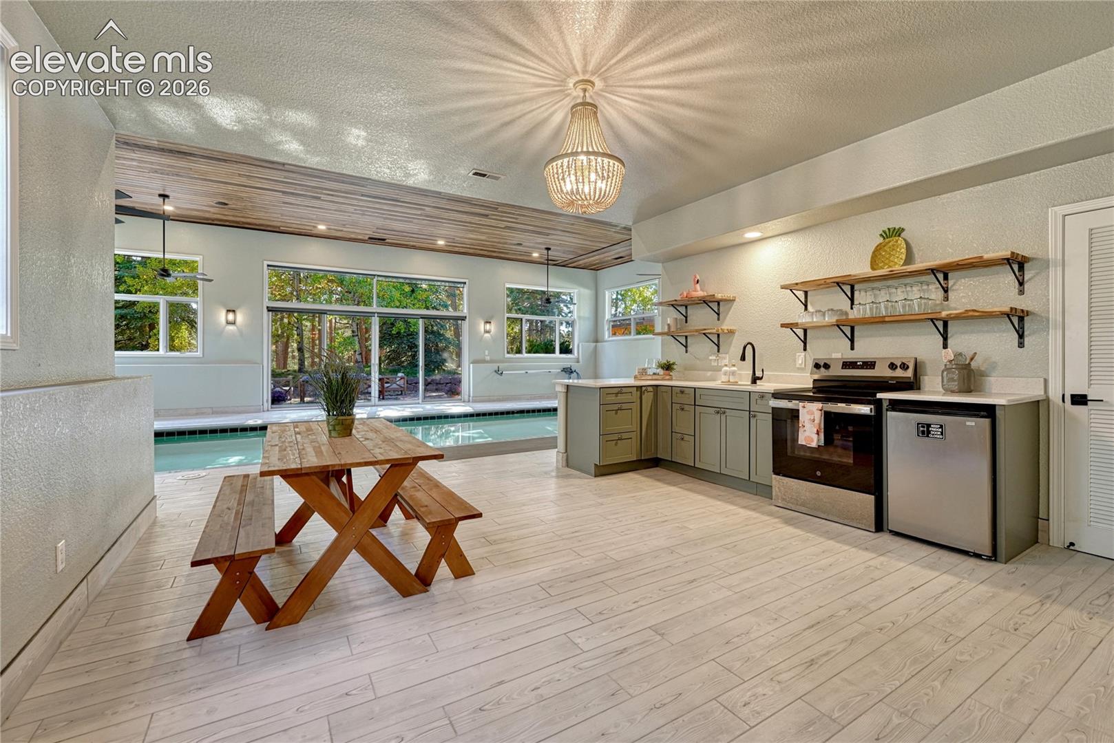 Listing photo 40 for 17180 Colonial Park Drive