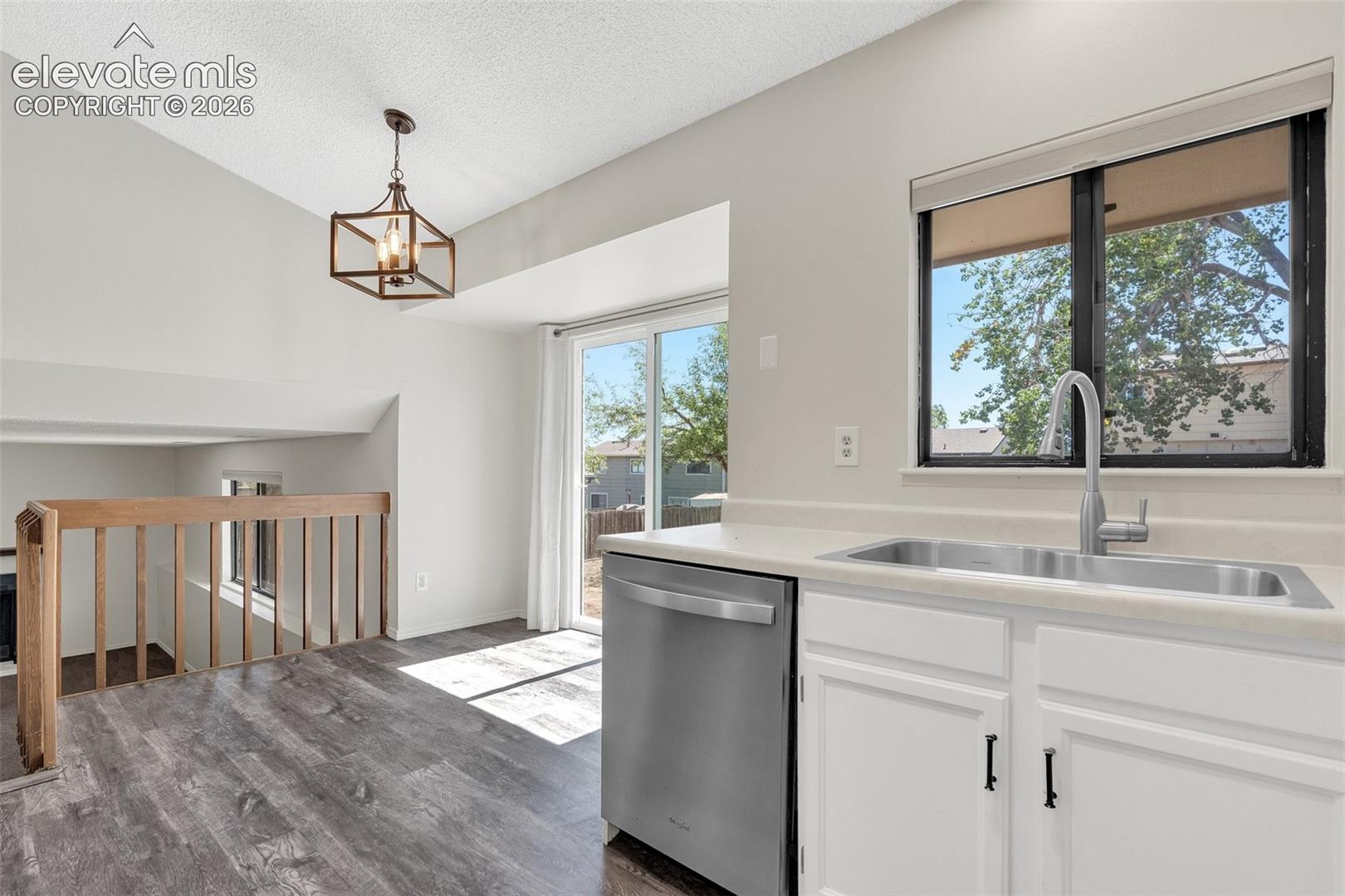 Listing photo 10 for 5555 Alma Terrace