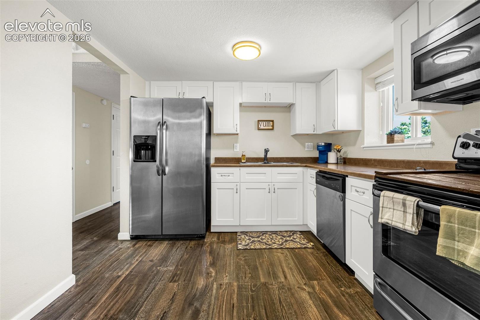 Listing photo 8 for 982 Candlestar Loop