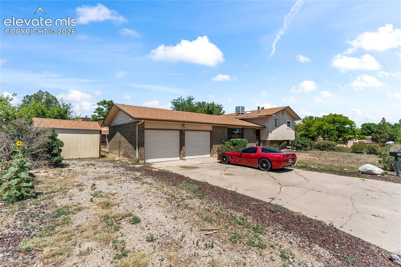 Listing photo 2 for 22 Heatherwood Lane