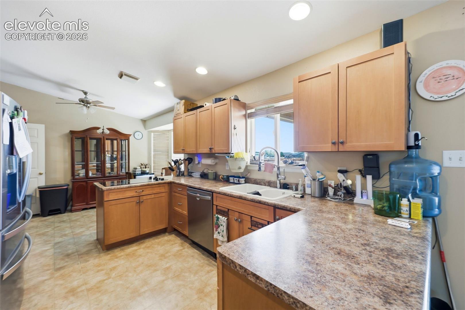 Listing photo 10 for 1286 N Ladonia Drive