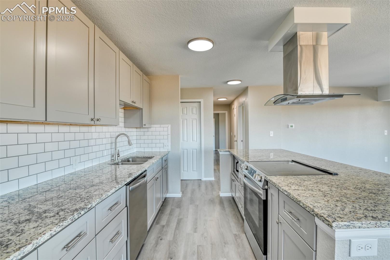 411 Lakewood Circle, photo 9