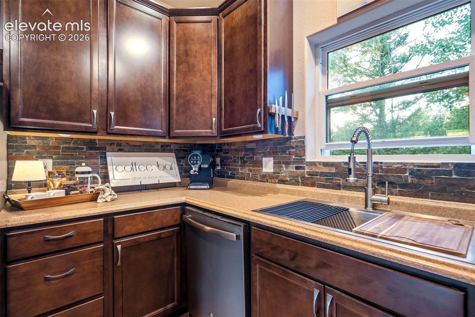 Listing photo 12 for 119 Remwood Circle
